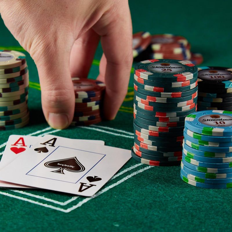 Showdown Poker Chips In Wood Case, Walnut, 500-Count