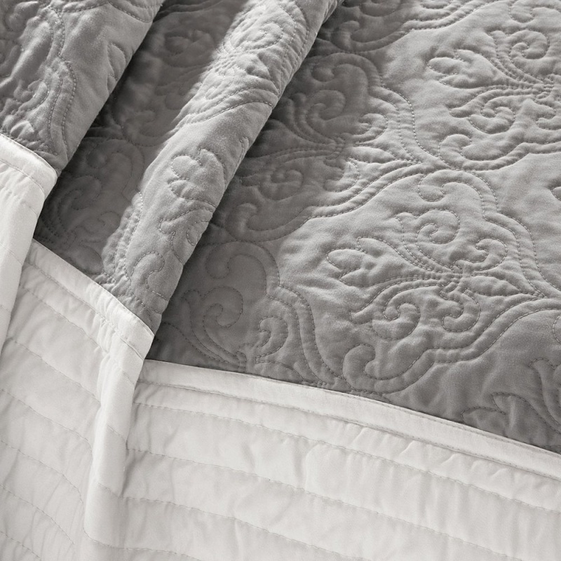 7 Piece Quilt Set With Euro Shams And Throw Pillows