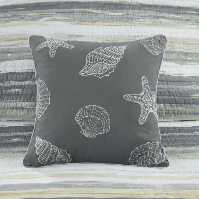 6 Piece Printed Quilt Set With Throw Pillows
