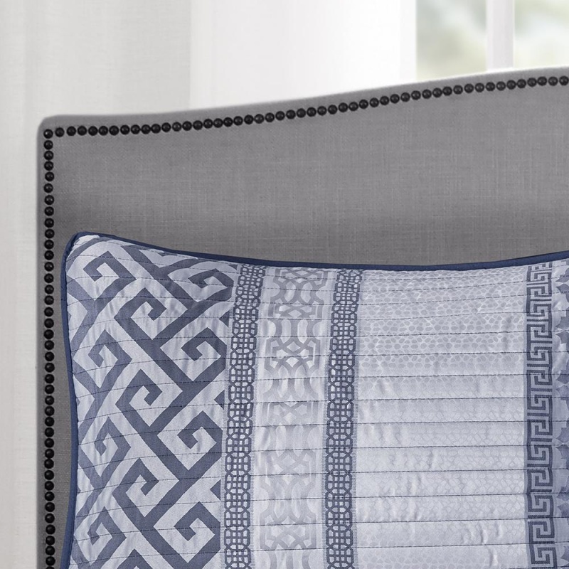 4 Piece Jacquard Quilt Set With Throw Pillow