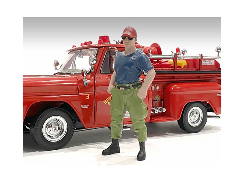 "Firefighters" Off Duty Figure For 1/24 Scale Models By American Diorama
