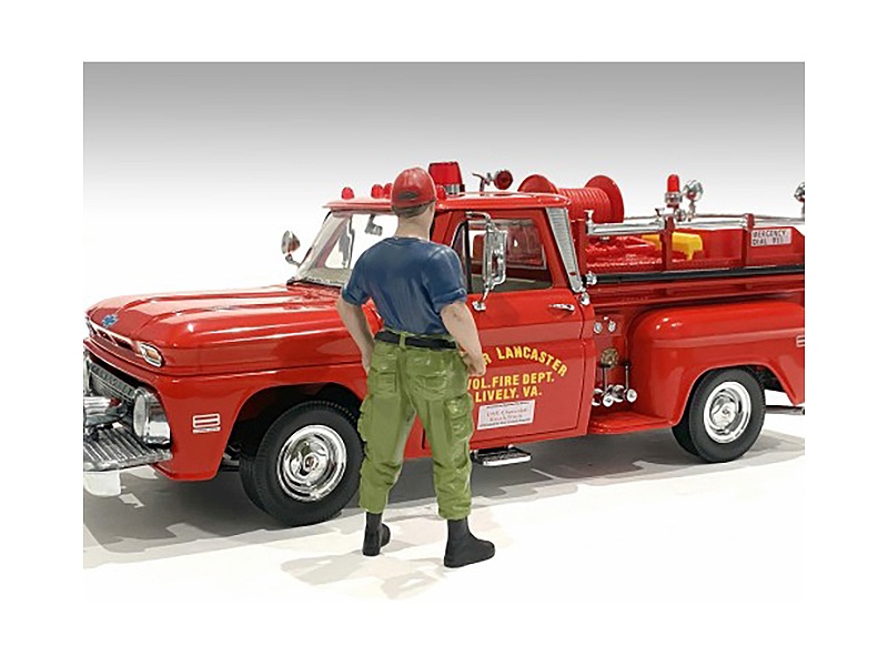 "Firefighters" Off Duty Figure For 1/24 Scale Models By American Diorama