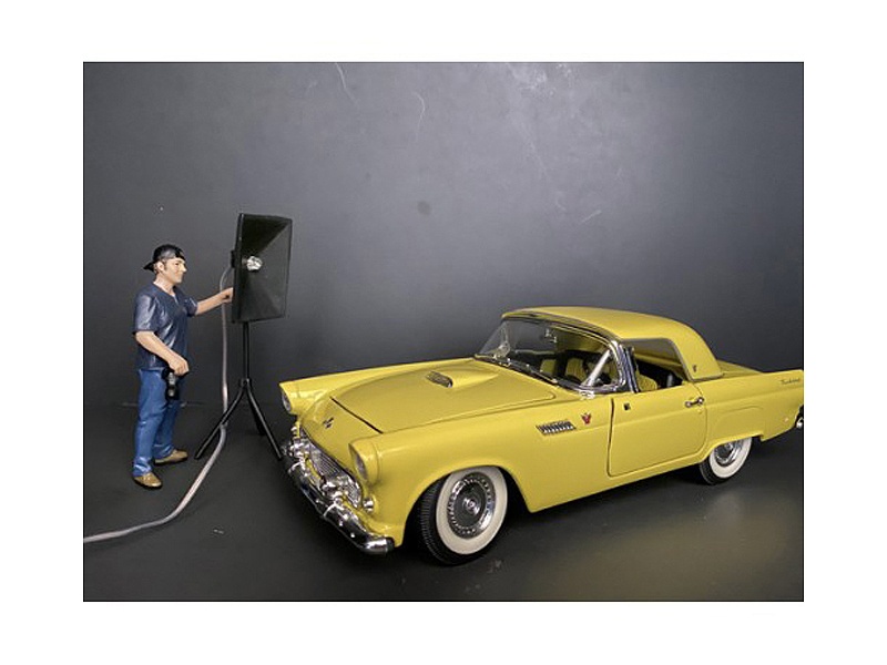 "Weekend Car Show" Figurine V For 1/18 Scale Models By American Diorama