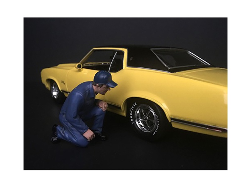 Mechanic Juan With Lug Wrench Figurine For 1/24 Scale Models By American Diorama