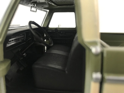 1969 Ford F-100 Pickup Truck Light Green And Cream 1/24 Diecast Model Car By Motormax