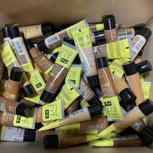Maybelline Fit Me Assorted Tinted Moisturizer For All Skin Types With Aloe Vera 1Oz (50 Pcs Lot)