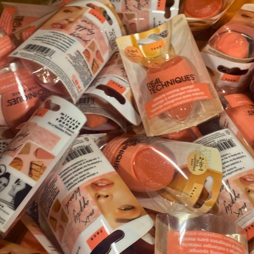 Real Techniques Miracle Mixing Sponge For Foundation + Complexion Enhancers (60 Pcs Lot)