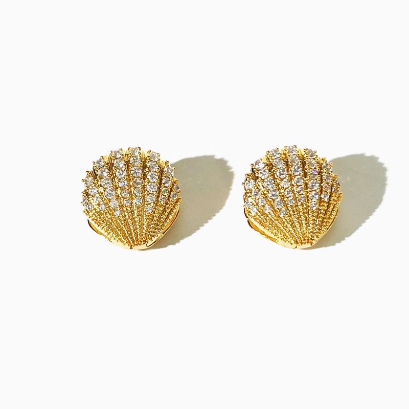 Hypoallergenic Sweet & Cute Stylish 14K Real Gold Plated Copper & Cubic Zirconia Scallop Micro Pave Earrings For Women Party 1.1Cm X 1.1Cm, 1 Pair