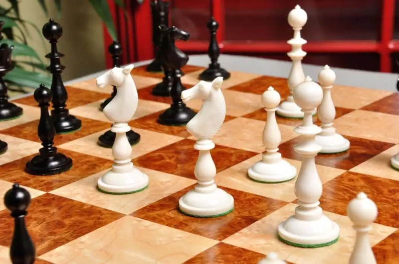 The Vizagapatam Luxury Bone Chess Pieces - 6.1 King