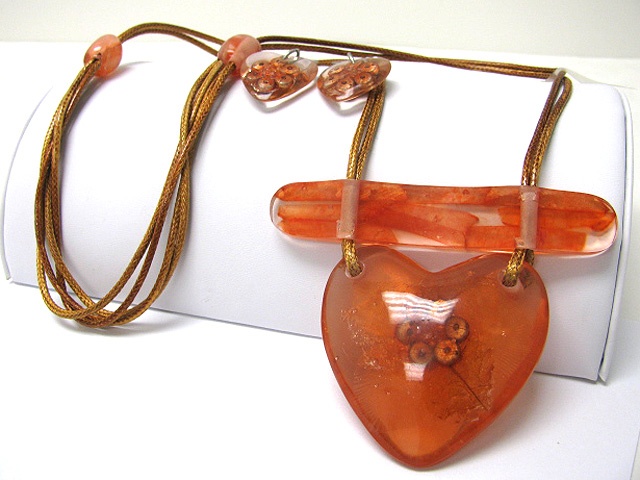 Flower Inside Resin Large Heart Pendant Necklace Earring Set