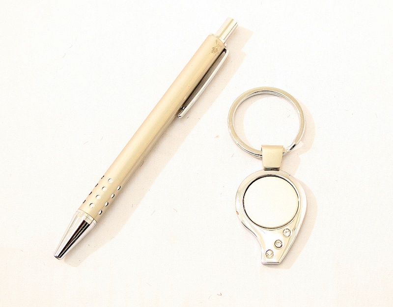 Shelter Silver Key Chain And Pen