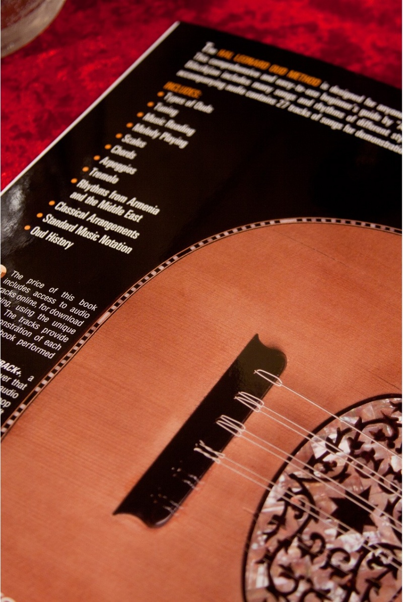 Hal Leonard Oud Method Book And Audio By J Bilezikjian