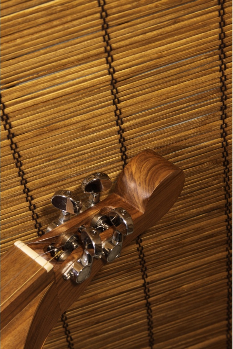 Roosebeck Grace Mountain Dulcimer 4-String Vaulted Fretboard Spruce Knotwork - Walnut *Blemished