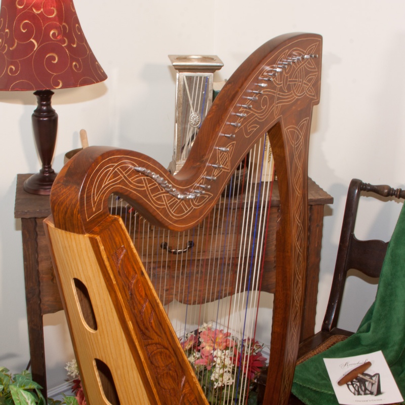 Roosebeck Meghan Harp 36-String Chelby Levers Sheesham Thistle