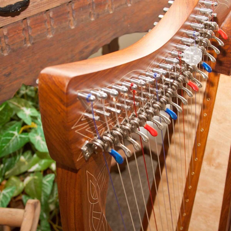 Roosebeck Pixie Harp 19-String Chelby Levers