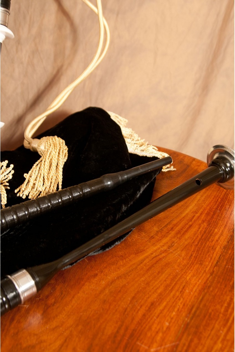 Roosebeck Full Size Sheesham Black Finish Bagpipe With Black Cover
