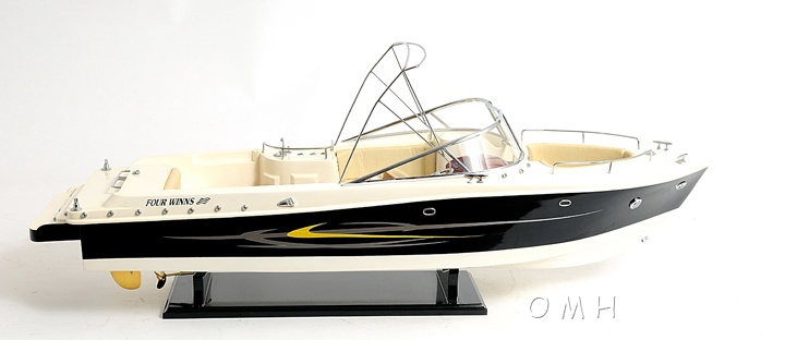 Four Winns Speedboat Model