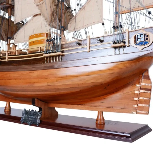 HMS Bounty New Tall Ship Model - A Historical Masterpiece