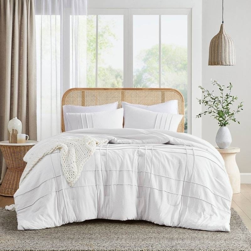 Twin/Twin Xl Microfiber Pleated Soft Washed Comforter Set White