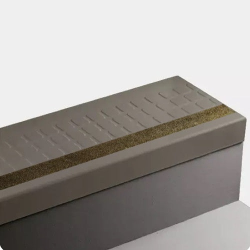 Johnsonite Boxwood Raised Square Rubber Stair Tread