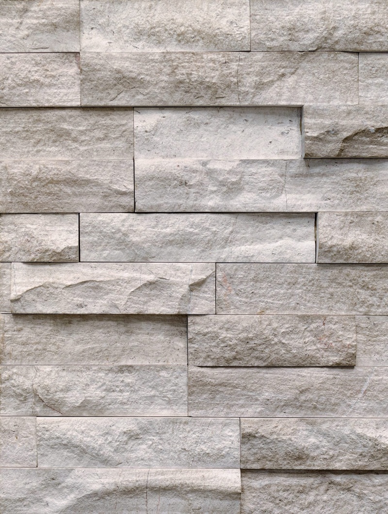 Silverthorne Limestone Ledgestone - Split Face - 6" x 24"