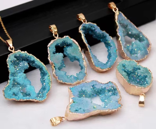 Geode Gold Plated Druzy Agate Slice Pendant : Blue