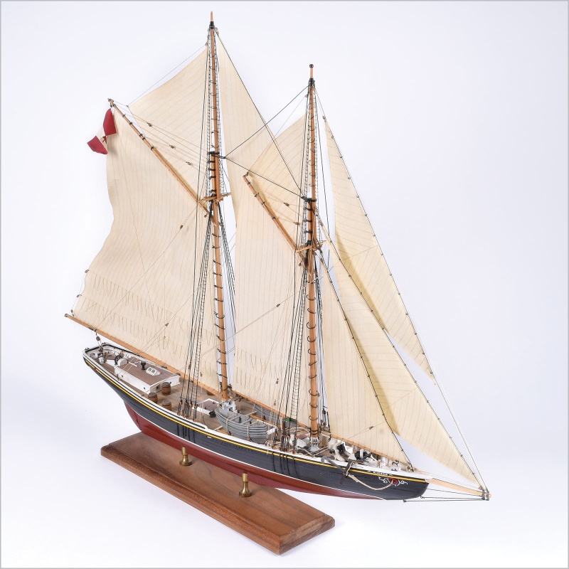 Model Shipways Bluenose Canadian Fishing Schooner Wood & Metal Kit, 1:64 Scale